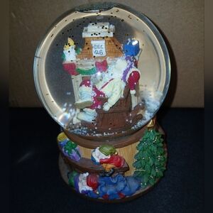 Vintage Santa Musical Water Globe